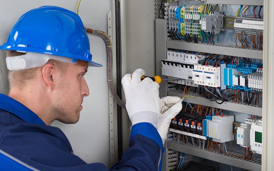 cherche électricien pas cher Paris 15
